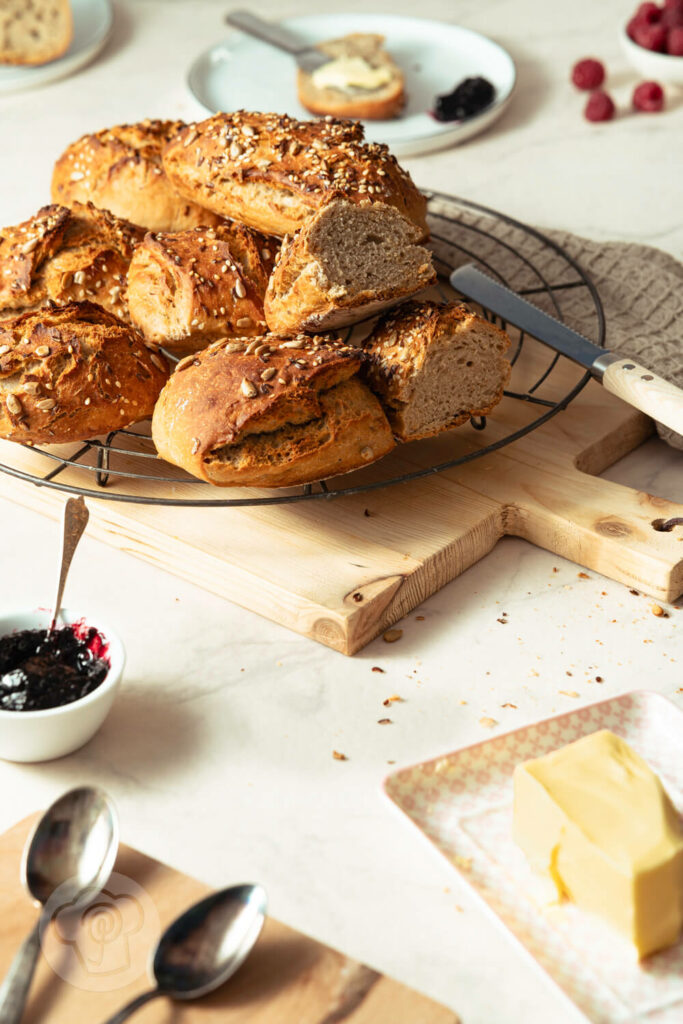 Einfache Brötchen über Nacht ohne Kneten 4 Einfache Frühstücksbrötchen über Nacht ohne Kneten