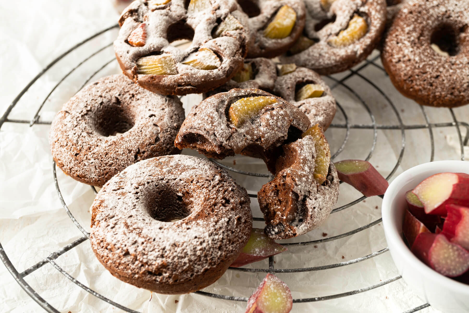 Du betrachtest gerade Brownie Donuts mit Rhabarber